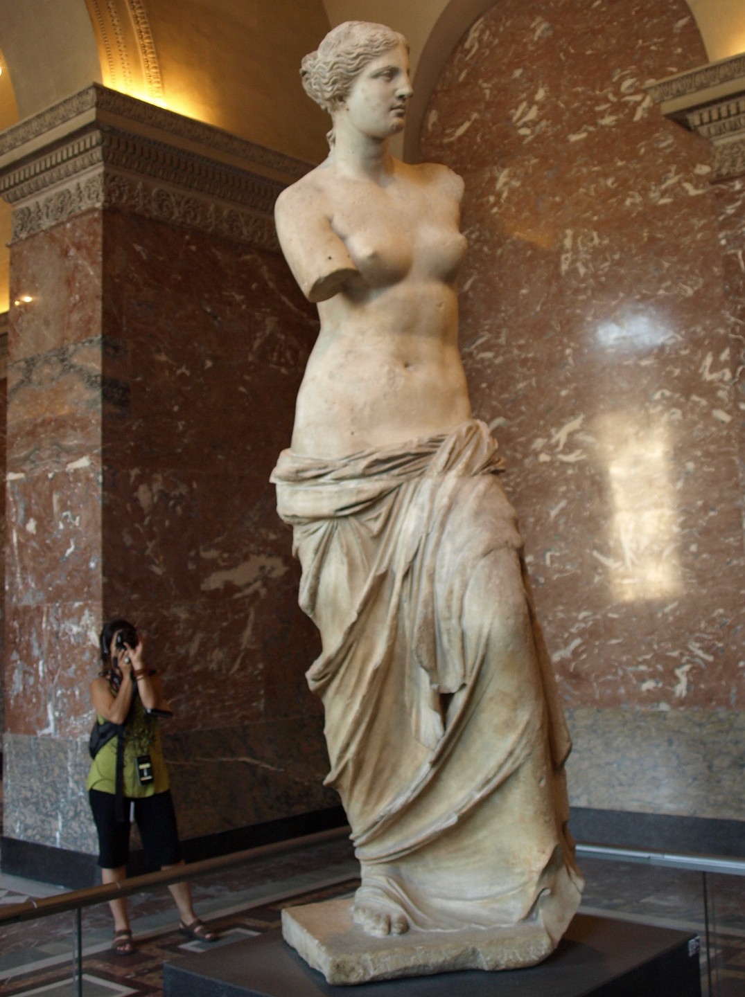 Venus De Milo Staring Serenely
